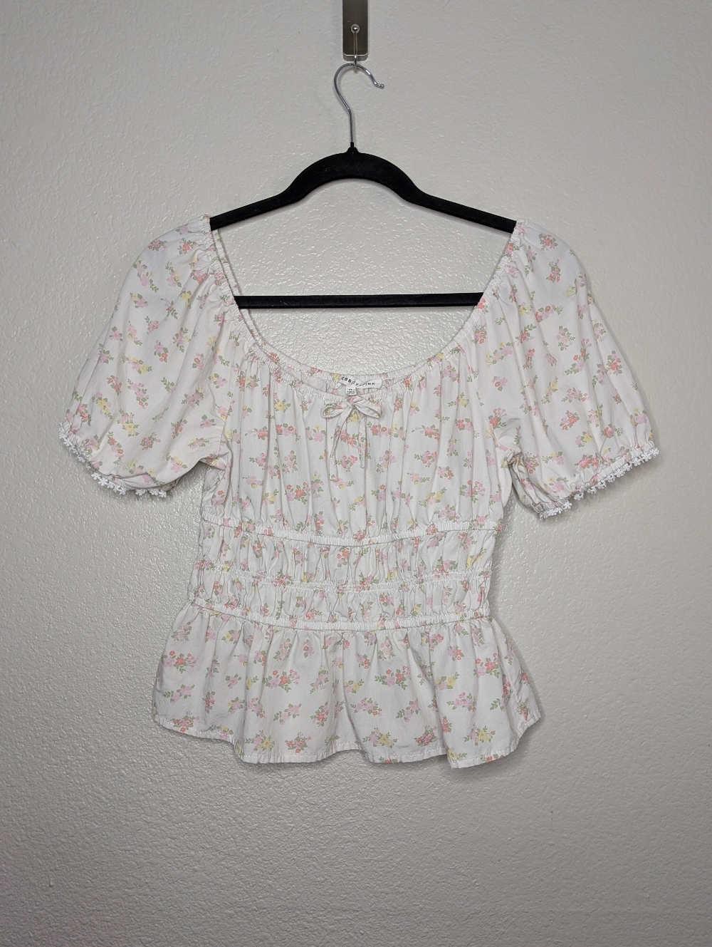 Celebrity Pink White Floral Feminine Babydoll Peasant Renaissance Peplum Top M